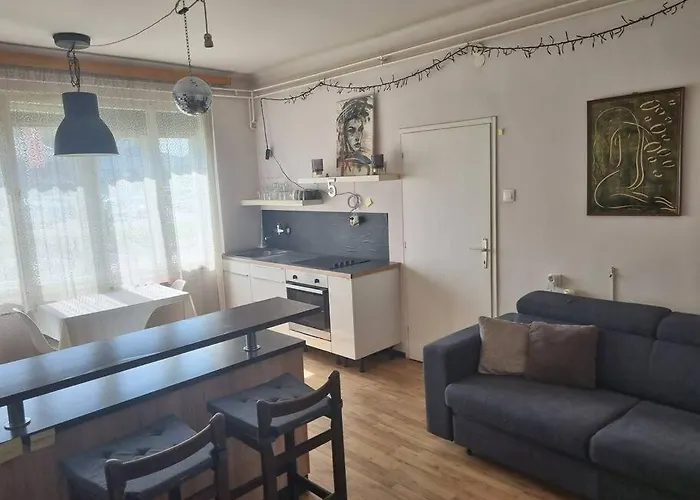 Cosy 2 Room Apartment With Nice Vibe, For Up To 4